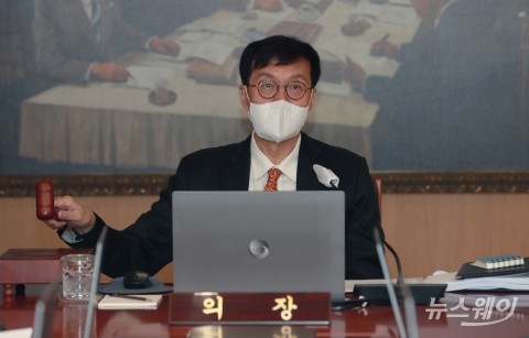 금리인상 '빅스텝'에 복잡한 셈법···보험사는 표정관리
