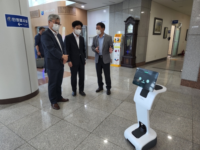 전라남도교육청이 보급한 교육용 AI 로봇