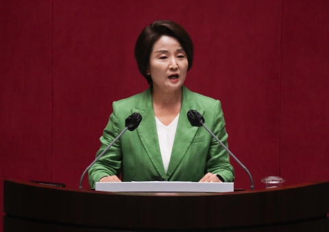 정의당 이은주 &quot;윤 정부, 적폐 청산의 칼 도로 집어넣으라&quot;