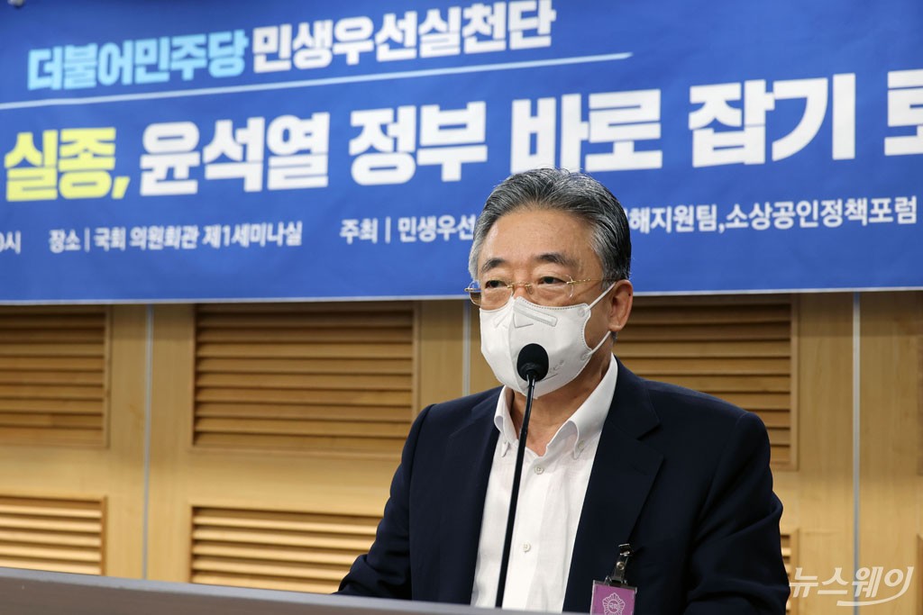 [NW포토]축사하는 정인대 자영업소상공인중앙회 회장