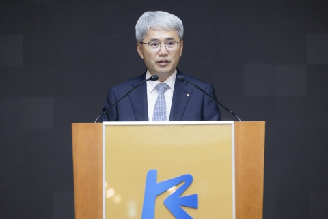 윤희성 수출입은행장 &quot;연말 BIS비율 13% 밑돌 수도···자본확충 만전&quot;