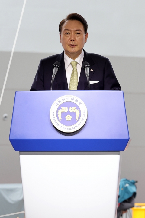 윤 대통령, 정조대왕함 진수식 참석···&quot;강력한 해양 안보 구축할 것&quot;