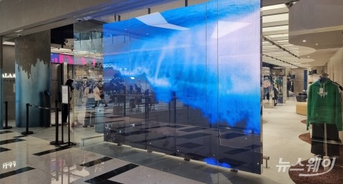 시그니처 향에 여행 느낌 물씬···QR로 통하는 발란 '커넥티드 스토어' 가보니