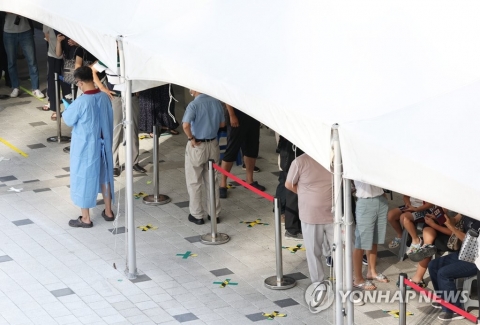 확진자 증가세 주춤···8월초 휴가 절정기가 재유행 '분수령'