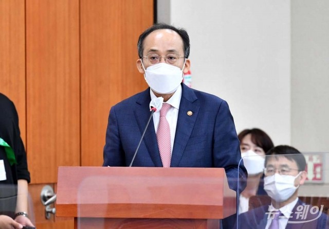 추경호 "전기요금, 한전 재정·국민부담 종합해 판단할 것"