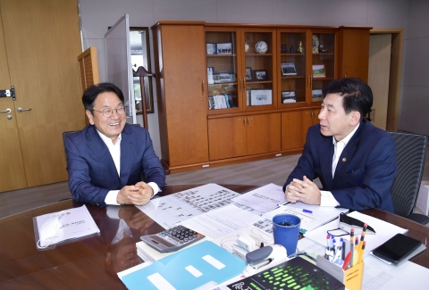강기정 광주시장, 기재부 찾아 &quot;광주를 부탁해&quot; 국비지원 요청