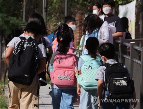 2학기에도 정상등교한다···일률적 선제검사는 안해