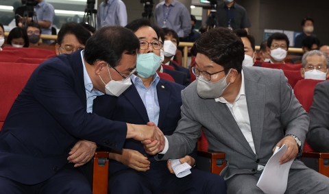국민의힘, 주호영 비대위원장 만장일치 추인···'비대위 체제' 전환