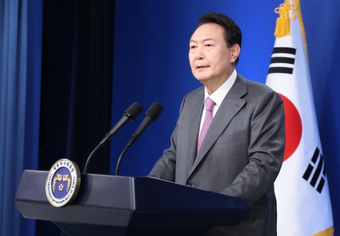 윤 대통령 100일 회견···여 &quot;정책기조 전환 잘 보여줘&quot; 야 &quot;낯부끄러운 자화자찬&quot;