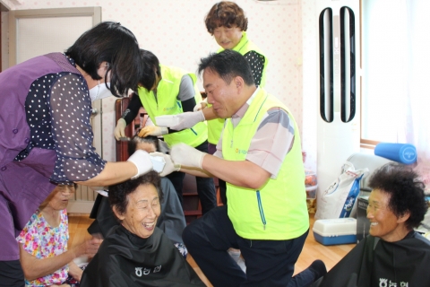 임곡농협, 고령농업인 대상 추석맞이 염색봉사활동 실시