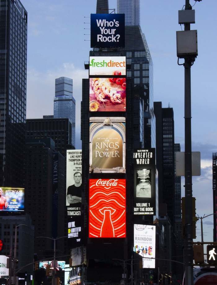 미국 뉴욕에서 공개된 삼성 Neo QLED 8K 반지의 제왕 옥외광고 사진=삼성전자 제공