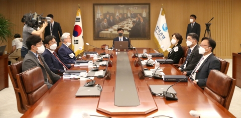 한은, 기준금리 네 차례 연속 인상···高 물가 잡기 '총력'(종합)