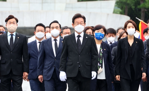 이재명, 첫 지도부 회의 &quot;민주당 갈 길은 실용·민생·개혁&quot; 천명