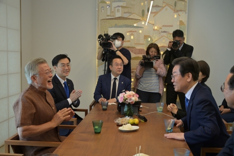 '당 화합' 강조한 문재인·이재명···&quot;친명과 친문 그룹은 같아&quot;