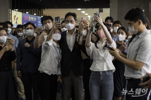 이재용은 'JY'···삼성 경영진도 '수평호칭' 쓴다