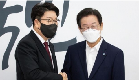 권성동 &quot;대선 때 종부세 완화 공약&quot;, 이재명 &quot;과도한 욕심 내지 마시라&quot;···'신경전'