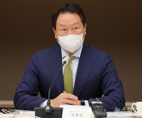최태원 &quot;中 시장 포기 불가능···IRA 영향 좀 더 지켜봐야&quot;