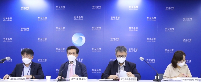 2분기 경제성장률 0.7%···"수출 줄었지만, 민간소비가 버팀목"(종합)