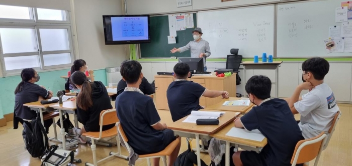 강진도암중학교가 공부주도 365운동을 진행하고 있다.