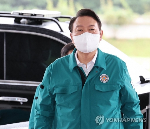 윤 대통령 &quot;北 탄도미사일, 애도기간 중 반인륜적 도발&quot;