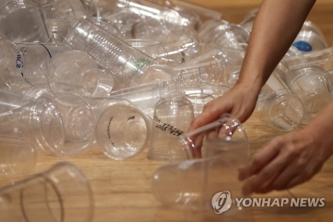 지난해 카페·패스트푸드점서 사용한 일회용컵 10억개 넘었다