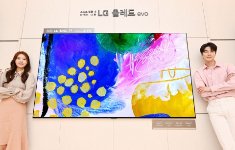 LG전자, 세계 최대 크기 OLED TV 출시···&quot;프리미엄 리더십 강화&quot;