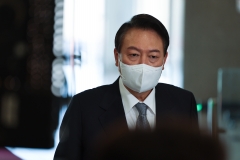윤 대통령, NSC참석···한미일 안보 협력 수준 높여가기 위한 협의 지시