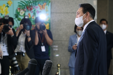 윤 대통령 국정 수행 평가···긍정 32.9％·부정 64.4％