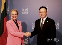 장동현 SK 부회장, 유럽∙중앙亞 4개국 돌며 부산엑스포 유치 당부