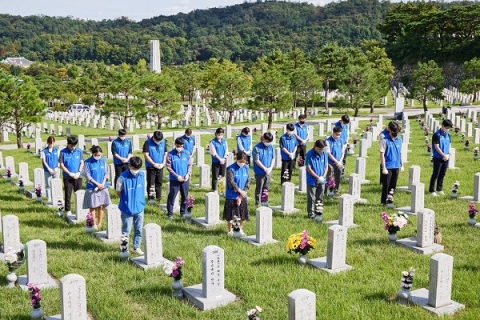 효성 임직원, '국군의 날' 맞아 현충원 묘역정화 참여