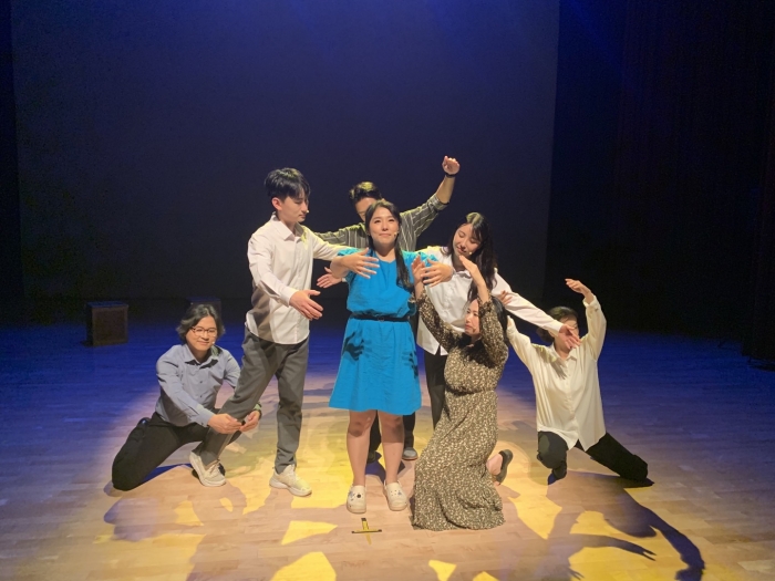전라남도교육청이 21일 성인지교육극 '현재, 먼지 없는 날을 그리다'를 공연하고 있다.