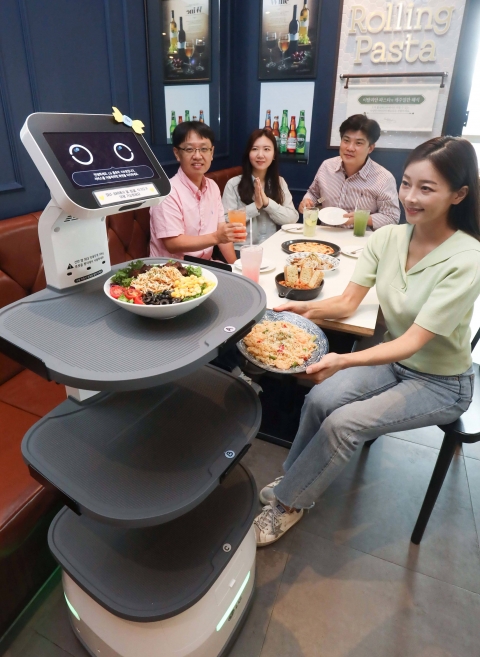 LG전자, 로봇 클로이 앞세워 디지털 전환 속도