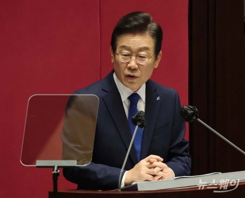 이재명 &quot;윤 정부 일본 군사대국화 야욕에 보조 맞추고 있어&quot;