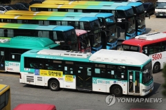 경기 버스 노사 재협상서 극적 타결···파업 철회로 버스 정상운행