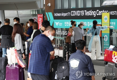 내일부터 '입국 후 PCR' 해제···내달 4일부터 요양병원 접촉면회