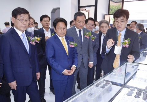 '카메라렌즈용 광학소재·부품 허브' 광주에 들어섰다