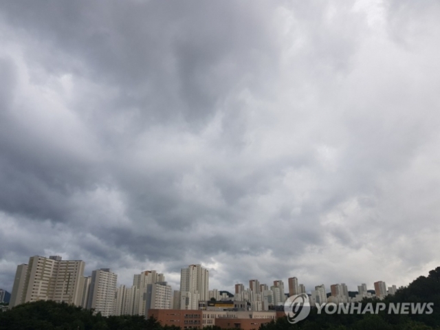 전국 흐리고 강한 바람···기온 뚝 떨어져 '쌀쌀'