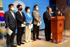 [NW포토]기자회견하는 더불어민주당 국방위 의원들