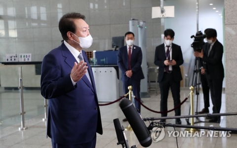 윤 대통령 &quot;전날 비상경제민생회의, 한마디로 수출 드라이브 회의&quot;
