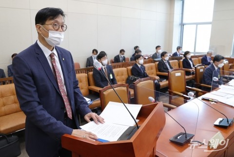 이창용 "통화스와프는 연준의 선택···물가는 완만히 내려올 것"