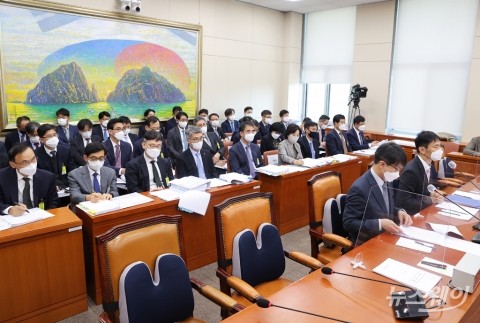 정무위, 김덕환 현대카드 대표 등 금융권 CEO 11명 국정감사 소환