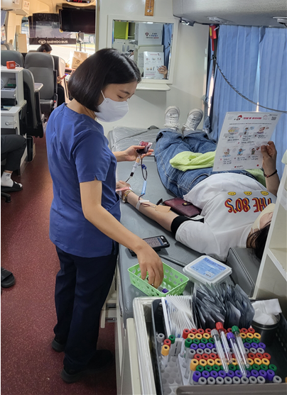 신안군이 12일 상반기에 이어 두 번째로 따뜻한 생명나눔 헌혈을 실천하고 있다.