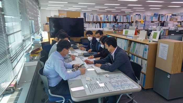 주순선 광양시 부시장이 13일 정부세종청사를 방문해 진명호 환경부 물이용기획과장을 면담하고 노후 상수관로 정비를 건의하고 있다.