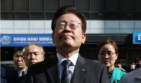 이재명, 당사 압수수색에 울먹이며 &quot;퇴행하는 민주주의 지켜달라&quot;