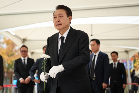 윤 대통령 &quot;이태원 사고 트라우마 극복, 심리 치료 만전&quot; 지시