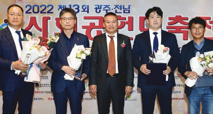 사학연금, 제13회 광주‧전남 사회공헌대축전 종합대상 수상 기사의 사진