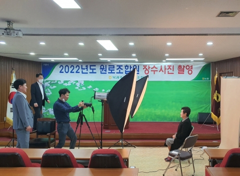 북광주농협 원로 조합원 대상 '장수사진촬영' 봉사