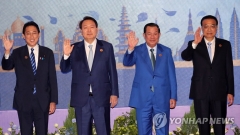 尹 "한중일 3국 협력 메커니즘 조속 활성화되길"