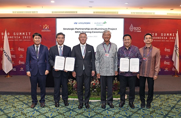 현대차는 13일 경제단체 및 기업 간 글로벌 협의체 'B20 서밋 인도네시아 2022' 기간 중 인도네시아 발리 누사두아(Nusa Dua) 컨벤션센터에서 아다로미네랄과 알루미늄 공급 관련 업무협약(MOU)을 체결했다고 밝혔다. 사진=현대차그룹 제공