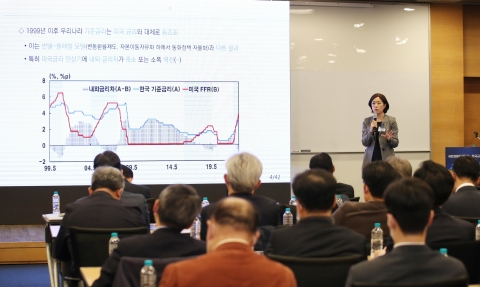 서영경 금통위원 &quot;한미 금리차 역전·변동성 확대···유연한 정책 필요&quot;